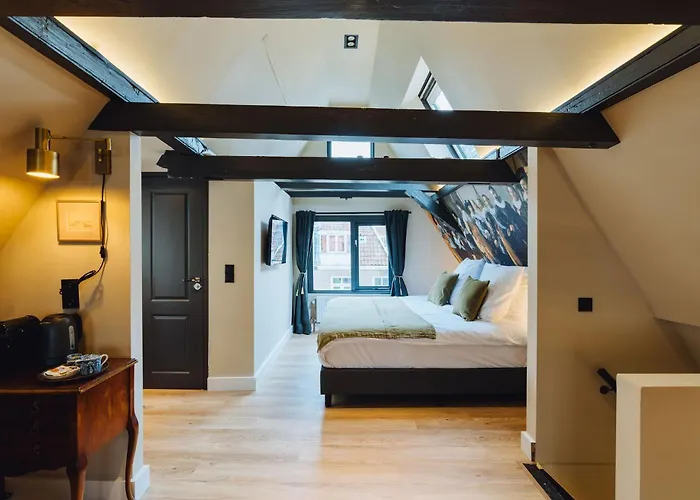 Lok Historics Luxury Art-Inspired Loft In Historic City Centre!