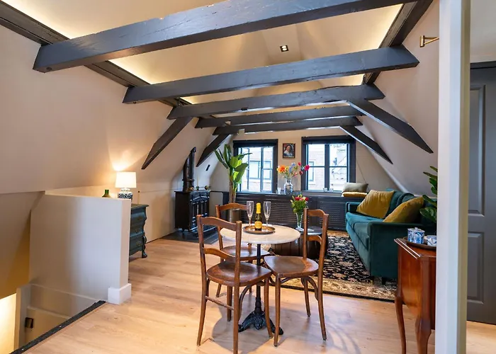 Lok Historics Luxury Art-Inspired Loft In Historic City Centre!